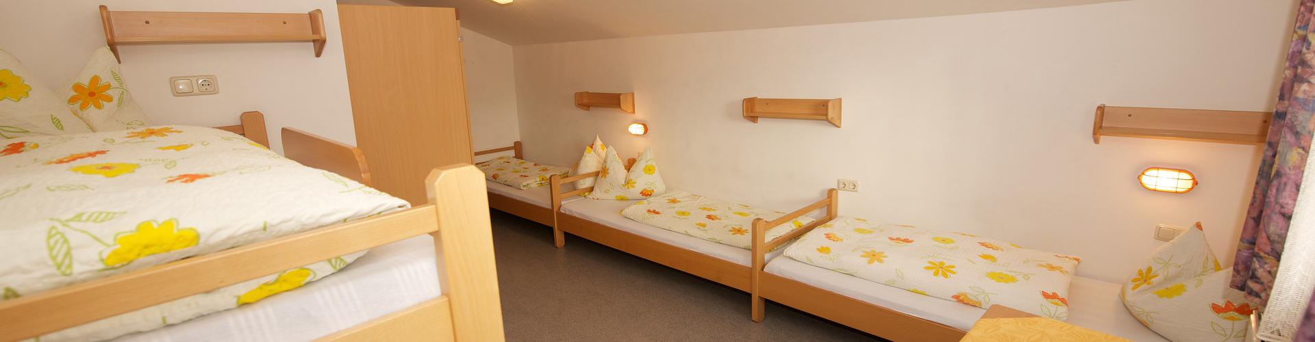 Zimmer im Jugendferienhaus in Saalbach