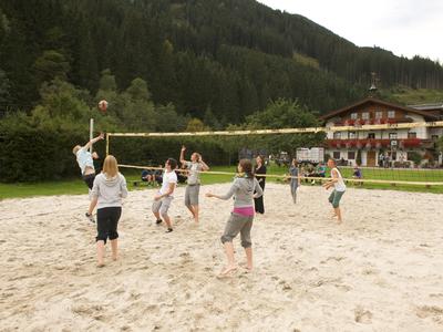 Beachvolleyballspiel im Jugendferienhaus Salitererhof