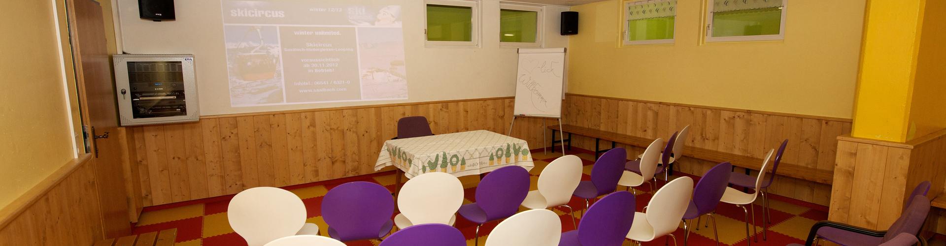 Vortragssaal im Jugendferienhaus Salitererhof Saalbach Hinterglemm